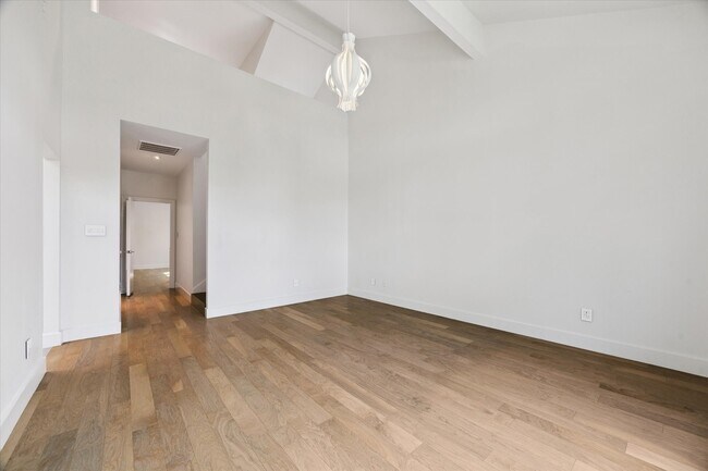 Building Photo - 1222 Marconi St