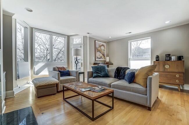Building Photo - (Coming Soon) Fully Furnished Condo Uptown!!
