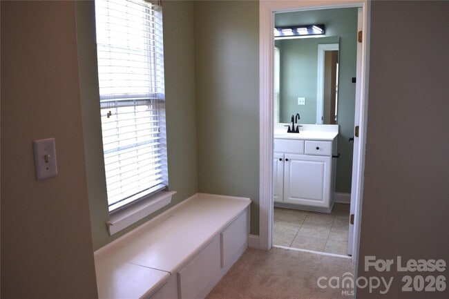 Building Photo - 6321 Park Creek Dr