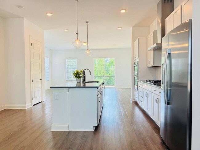 Building Photo - 4 Bedroom Townhome 2 Car garage - Wake Forest