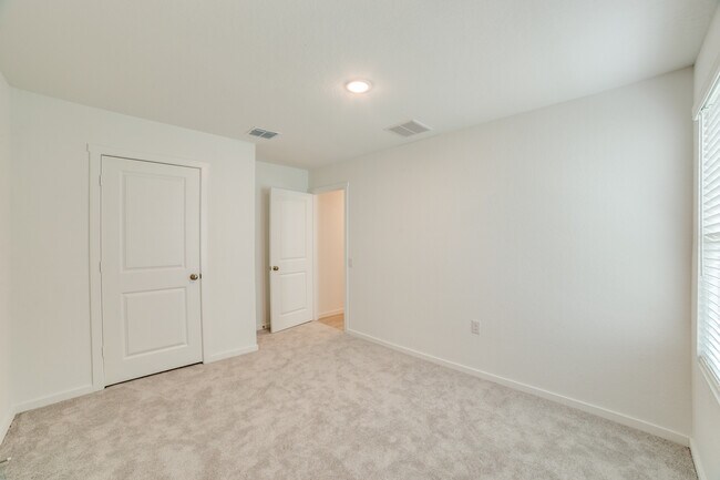Building Photo - 10650 Vesta Curv