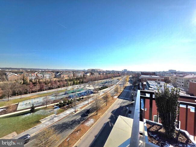 Building Photo - 737 Swann Ave