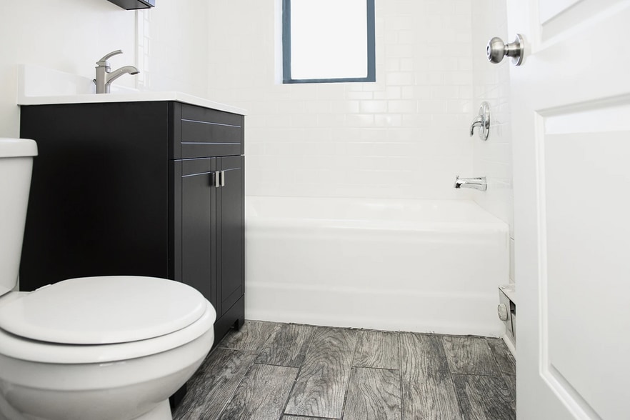 Building Photo - 3842 N Greenview Ave