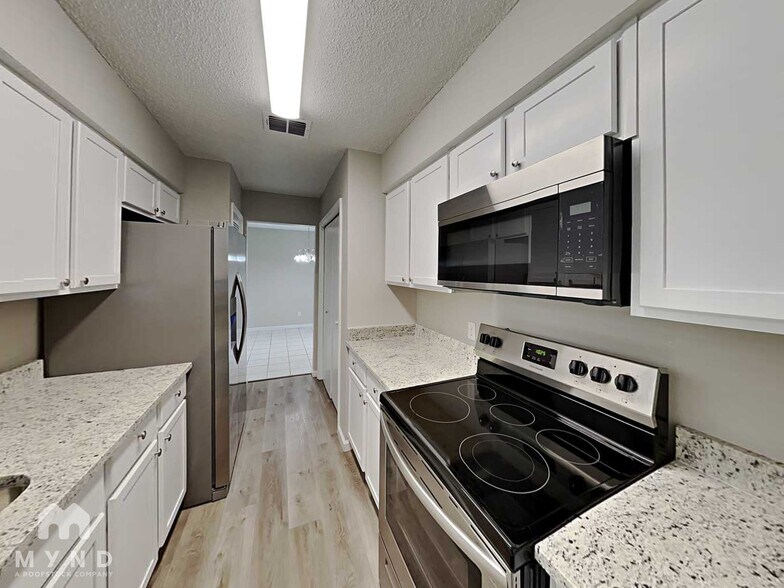 Building Photo - 6444 Diamond Leaf Ct N