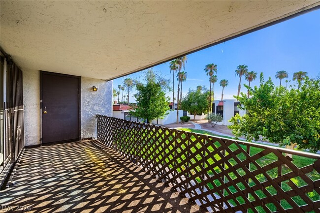 Building Photo - 1405 Vegas Valley Dr