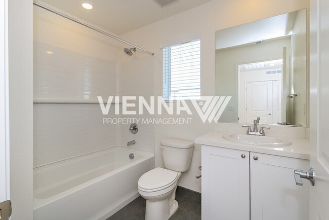 Building Photo - Brand NEW Antelope Home is RENT READY!!