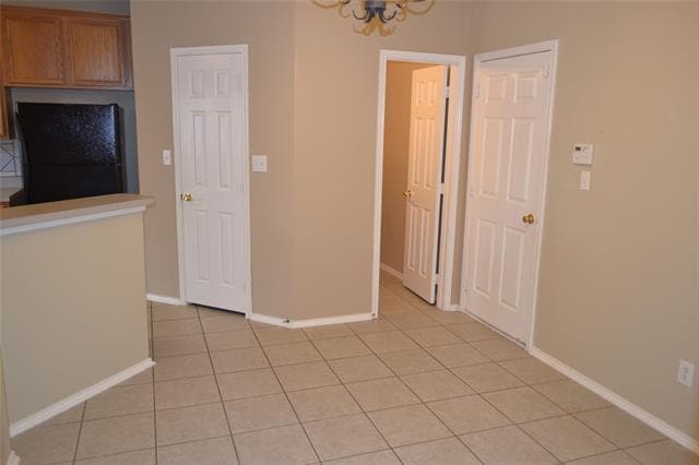 Building Photo - 8525 Heather Ridge Dr