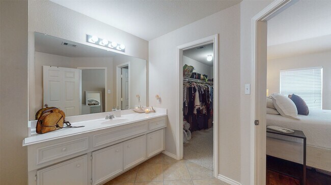 Building Photo - 1321 Paige St