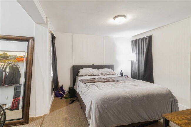 Building Photo - 212 W North St