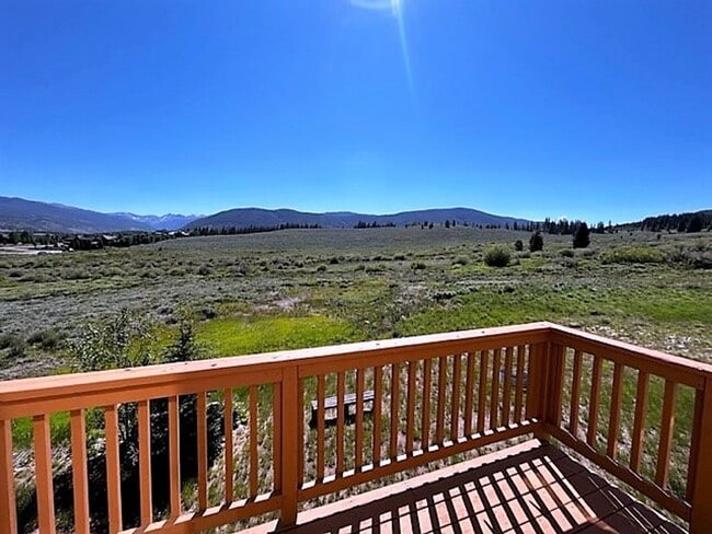 Building Photo - 592 Meadow Wood Cir