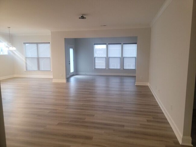 Building Photo - Like New RANCH Home in Stallings! WiFi and...