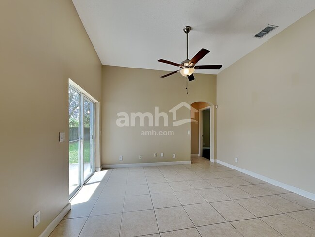 Building Photo - 5940 NW Foust Cir