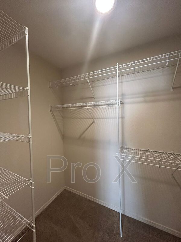 Building Photo - 3005 SW Amberwood Ave