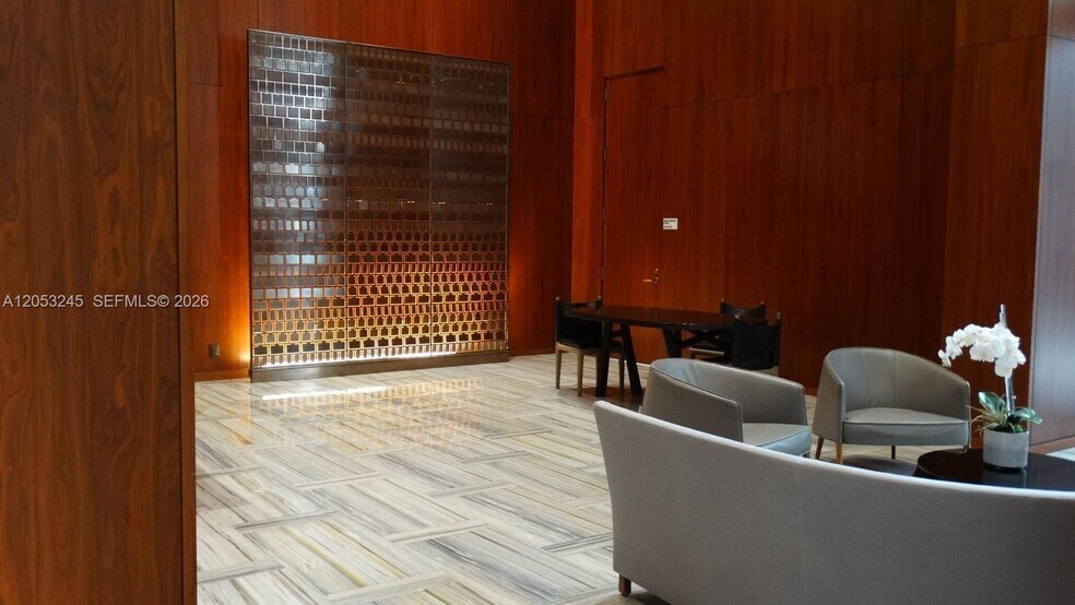 Building Photo - 1300 brickell bay Dr