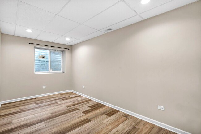 Building Photo - 2241 Avalon Ct S