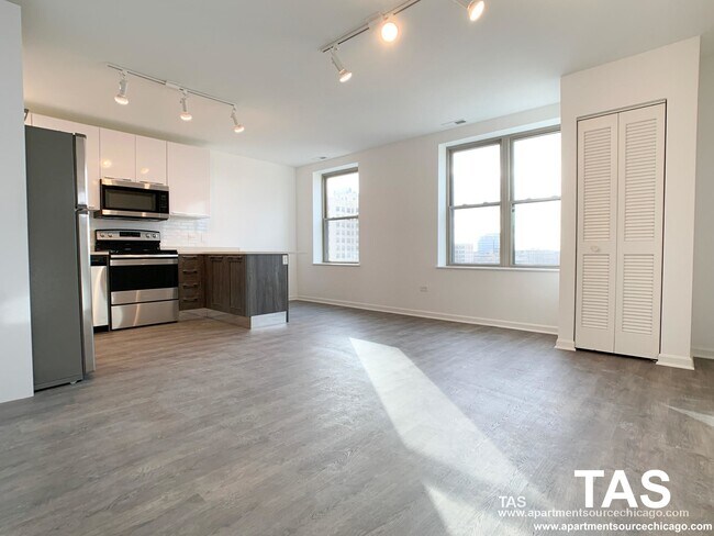 Building Photo - 940 W Winona St