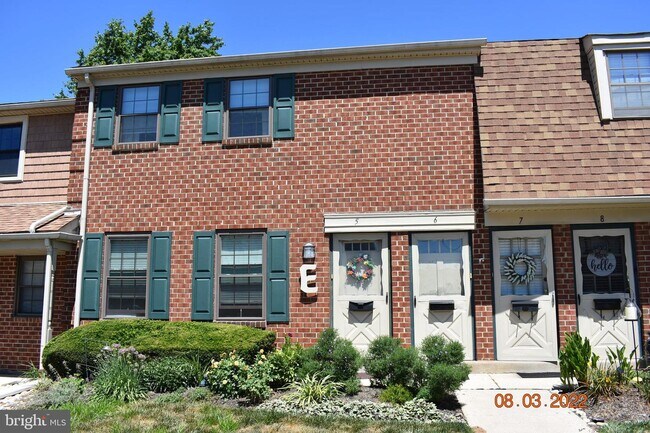 Building Photo - 1155 York Rd.