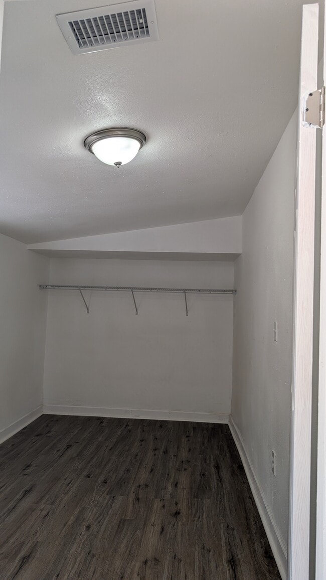 Building Photo - 2905 N Blvd