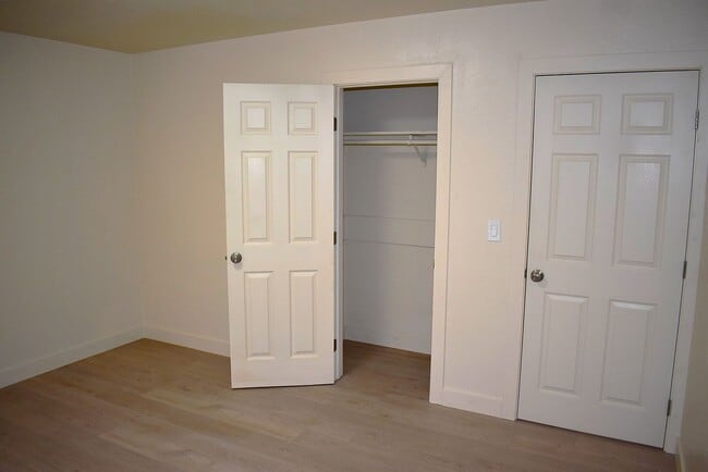 Building Photo - Lovely house located close to downtown and the police department with easy access to I-80!