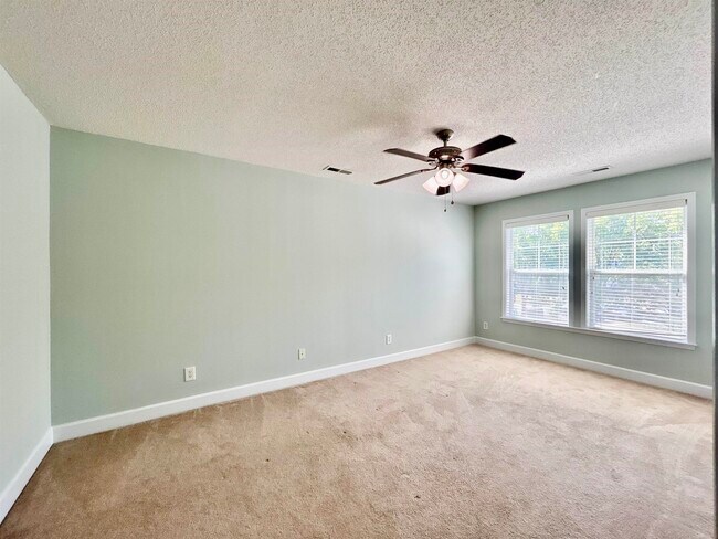 Building Photo - 200 Mossy Stone Ct