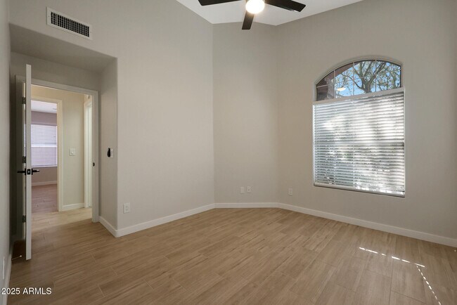 Building Photo - 5616 E Gelding Dr