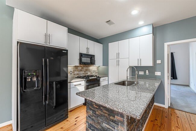 Building Photo - 3 N Ennis St