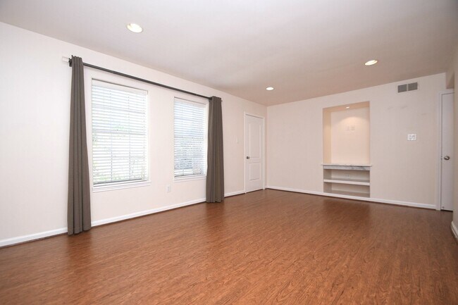 Building Photo - 13240 Trail Hollow Dr