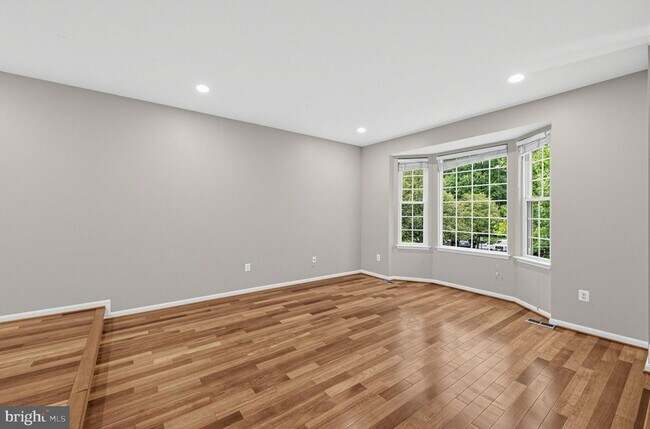 Building Photo - 21588 Bankbarn Terrace