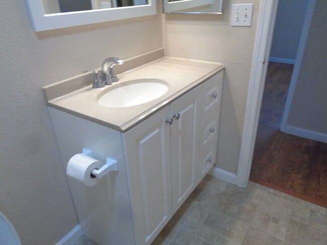 Building Photo - 1518 Upland Dr