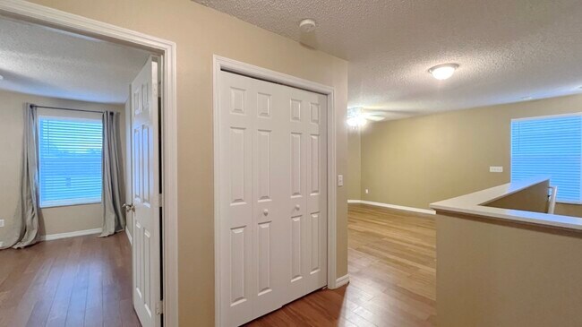 Building Photo - 831 Horseshoe Falls Dr