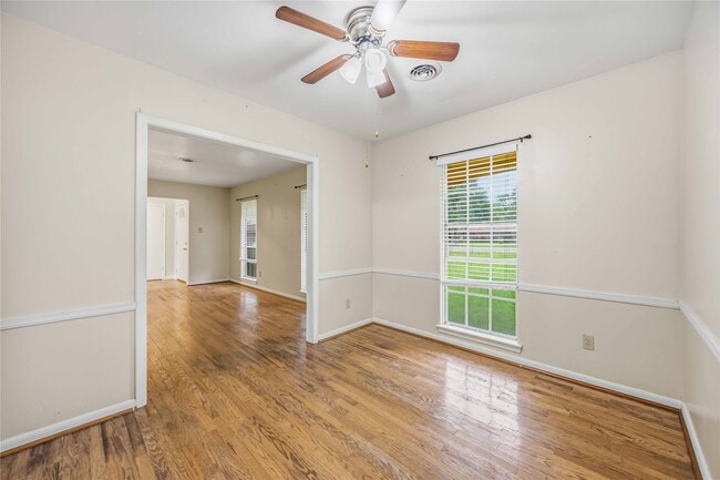 Building Photo - 435 Rollingwood St