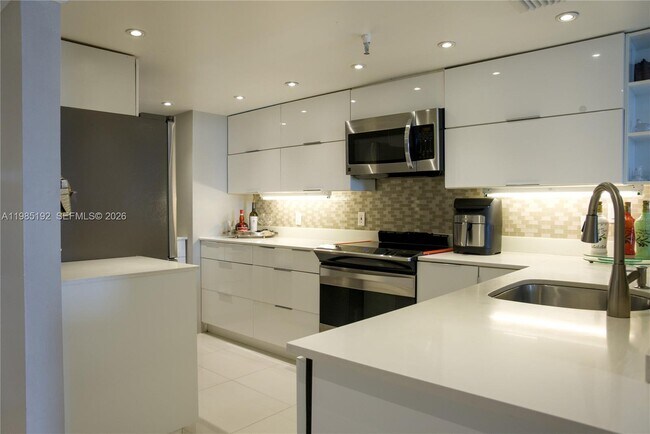 Building Photo - 4301 Collins Ave