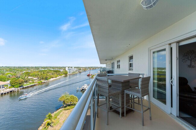 Building Photo - 1160 Hillsboro Mile