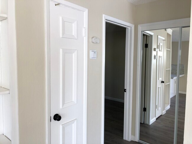 Building Photo - 125 El Toro Ct