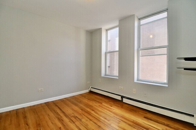 Building Photo - 415 1st St