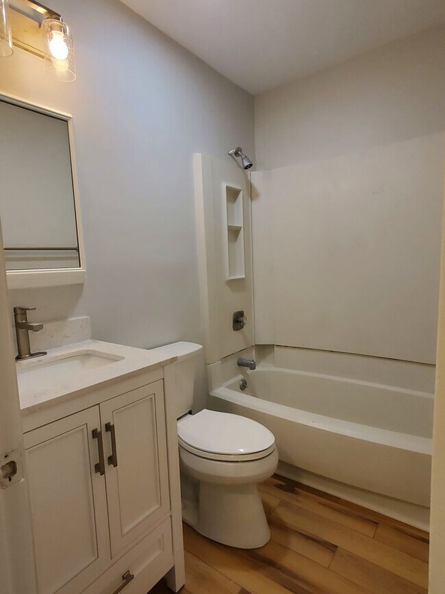 Building Photo - Fiddler's Cove Condo with Pool View- Walk to the Beach!