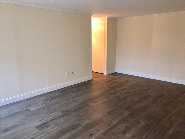 Building Photo - 309 Clubhouse Ct