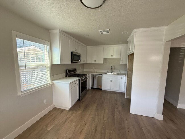 Building Photo - 3 Bed| 2 Bath | 1153 SF | Private Driveway | Single Story | Tenant pays $175 monthly for WS&G