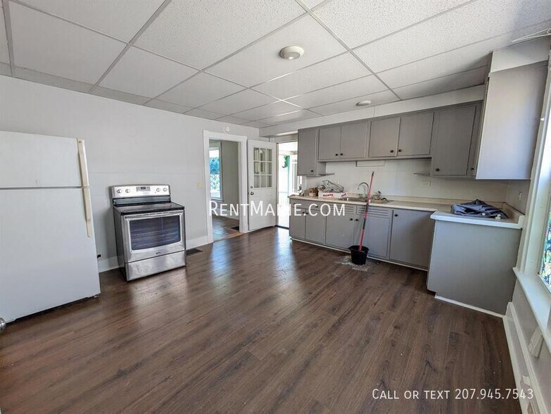 Building Photo - 204 Maple St