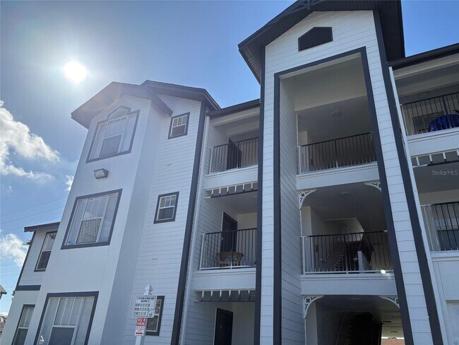Building Photo - 2218 Grand Cayman Ct