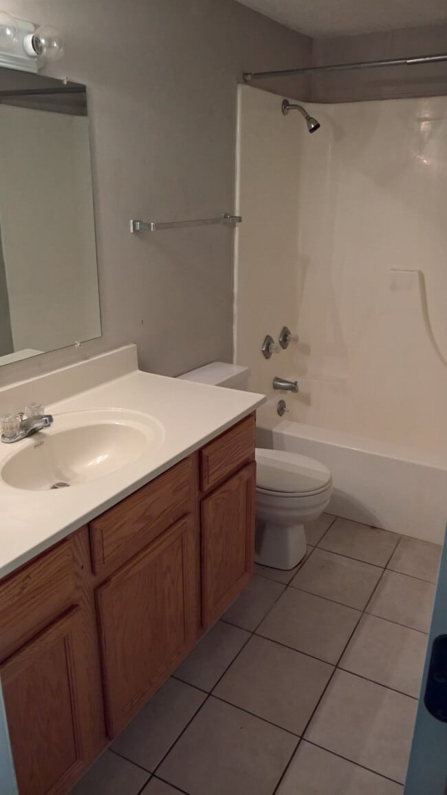 Building Photo - 1009