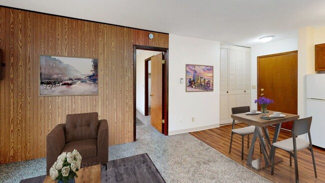 Building Photo - SPACIOUS ONE BEDROOM UNIT, GREAT LOCATION ...