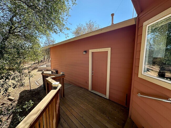 Building Photo - 3 Bedroom 2.5 Bathroom Home on 10 Acres Wi...