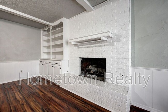 Building Photo - 605 W Clarke St