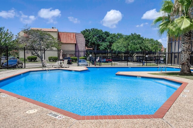 Building Photo - 10110 Forum W Dr