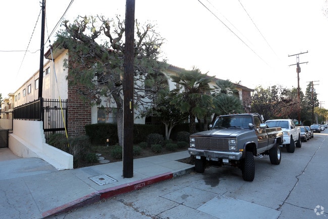 Building Photo - Vallecito