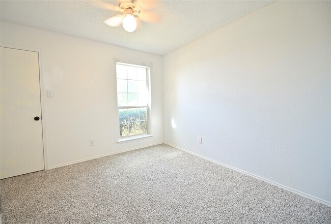 Building Photo - 1631 Mt Zion Dr