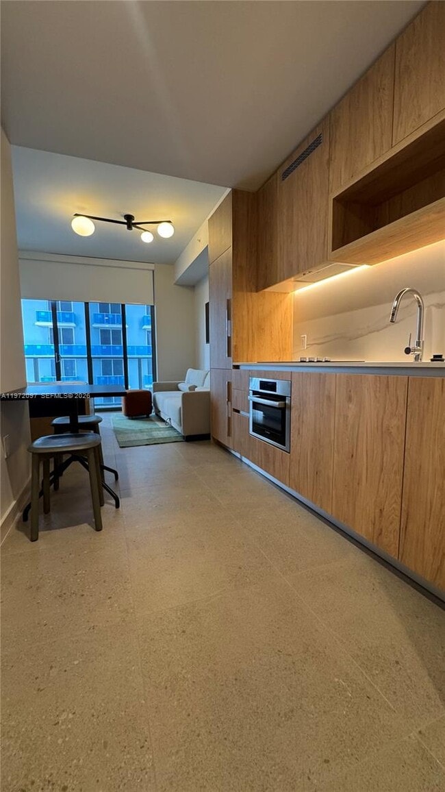 Building Photo - 11 NE 6th St