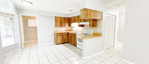 Primary Photo - 8714 N Otis Ave