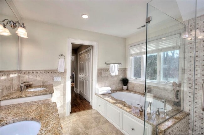 Building Photo - 1939 Bronson Rd